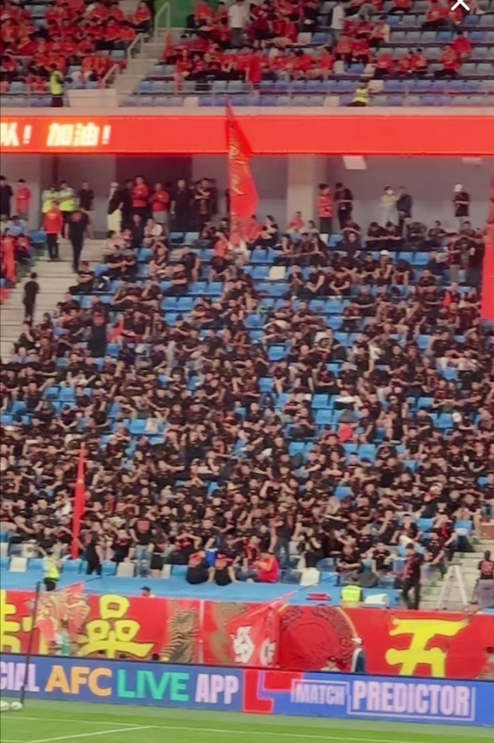 包含【直播评论互动】球迷热情助推比赛氛围的词条 包含【直播评论互动】球迷热情助推比赛氛围的词条