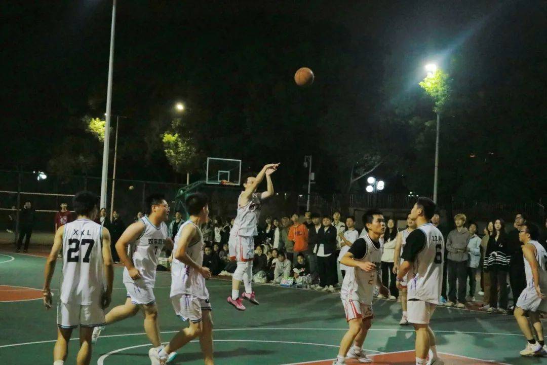 B体育官网:篮球游戏:虚拟与现实,篮球文化的另一种表达的简单介绍 B体育官网:篮球游戏:虚拟与现实,篮球文化的另一种表达的简单介绍