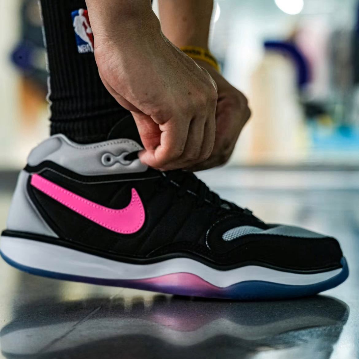 关于B体育官网：篮球装备，价格高昂的篮球鞋真的物有所值吗？的信息