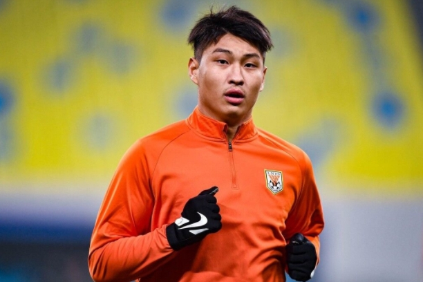 关于B体育APP:年轻球员郭田雨：加强技术训练，提升比赛能力的信息