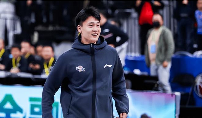 B体育官网：CBA新赛季开幕，各队厉兵秣马剑指总冠军的简单介绍