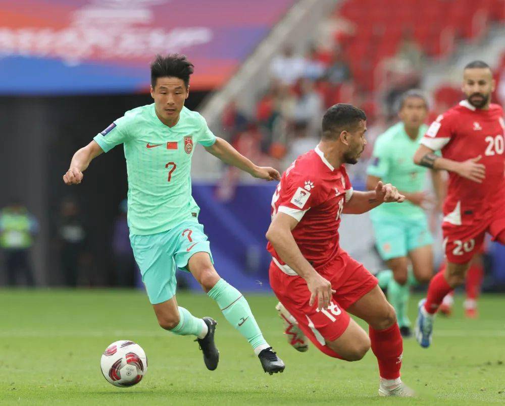 B体育APP:中国足球金球奖评选：专业性与公众参与的平衡的简单介绍