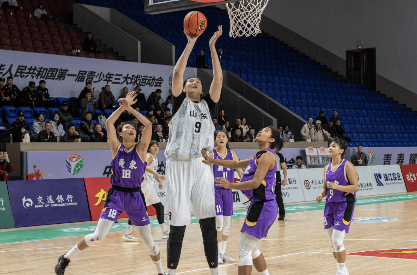 包含B体育官网：篮球装备，科技创新真的能让篮球运动更加安全吗？的词条