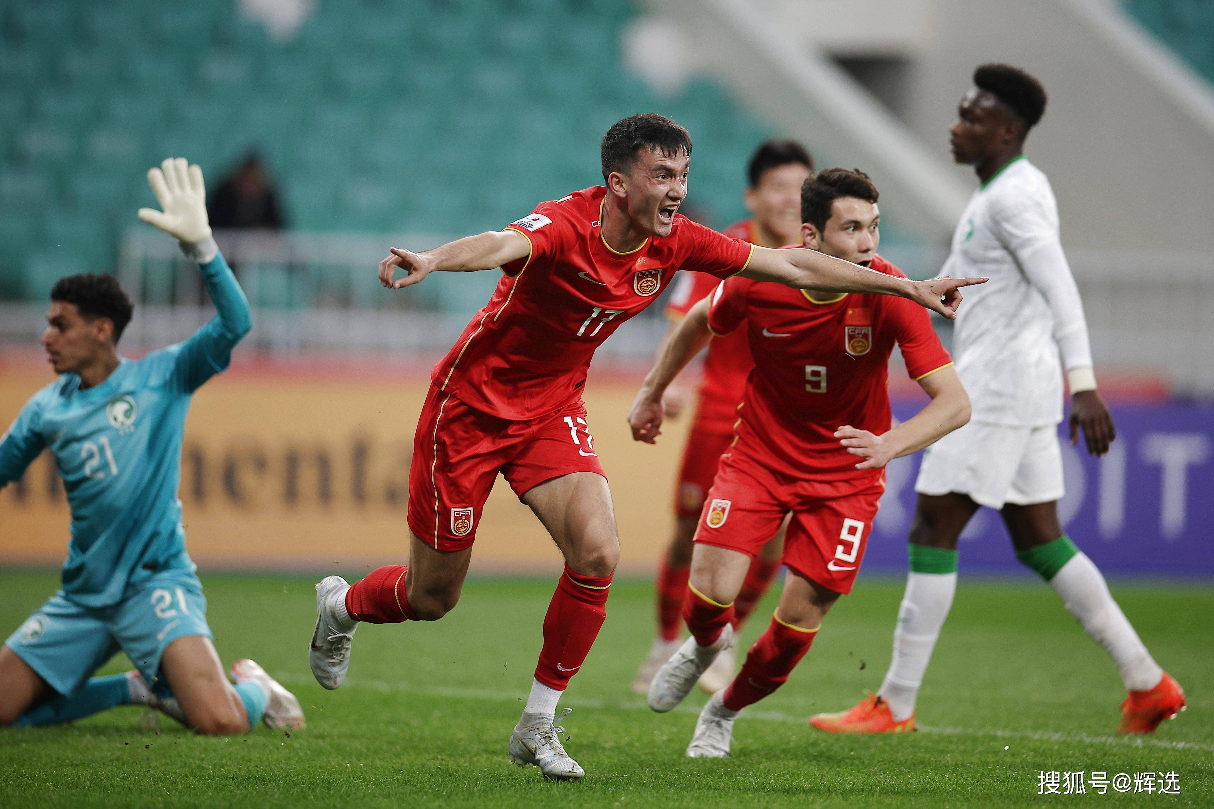 包含B体育APP:中国足球青训：加强与国外俱乐部合作，提升青训水平的词条